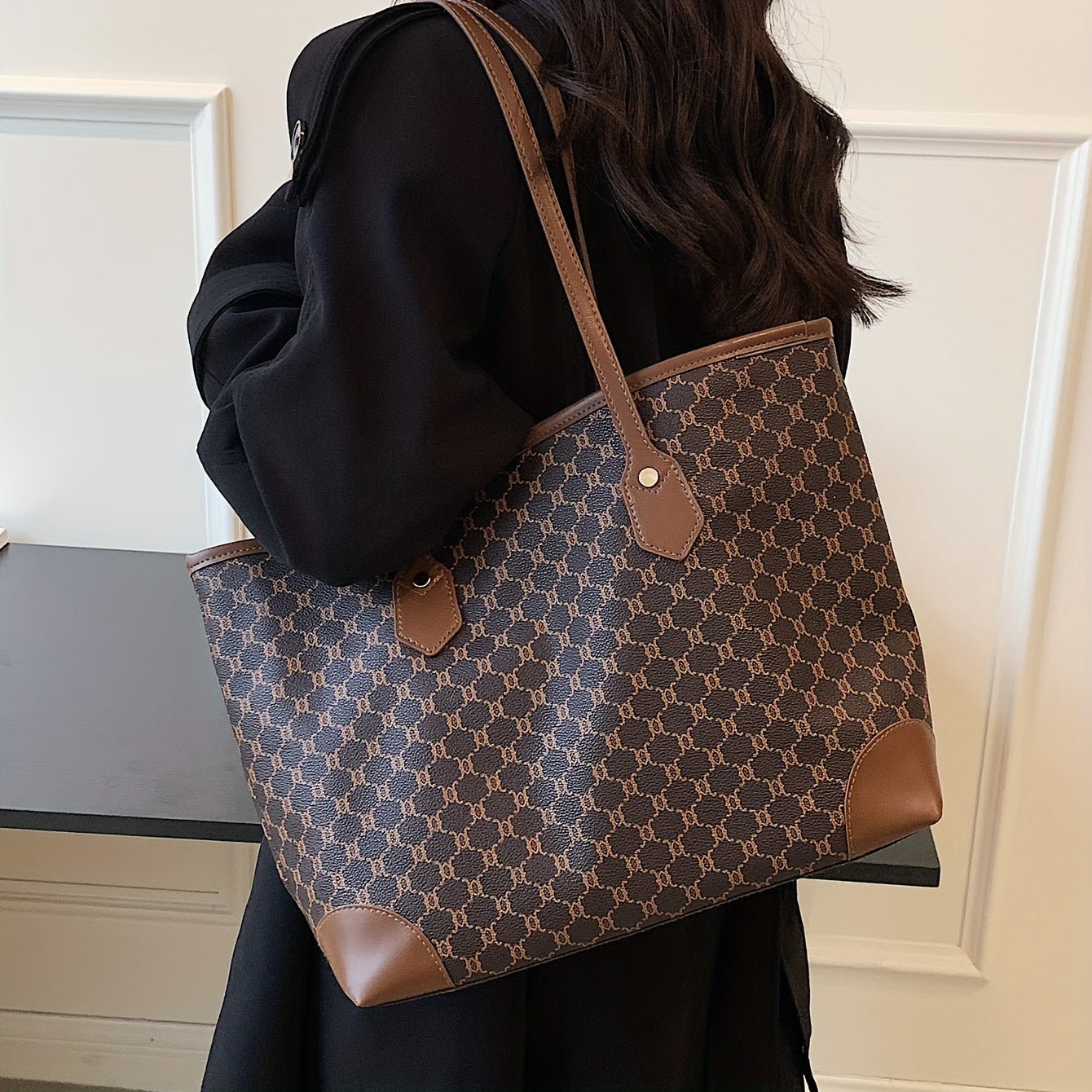 LABOONOO women's spacious geometric pattern tote bag with zipper closure