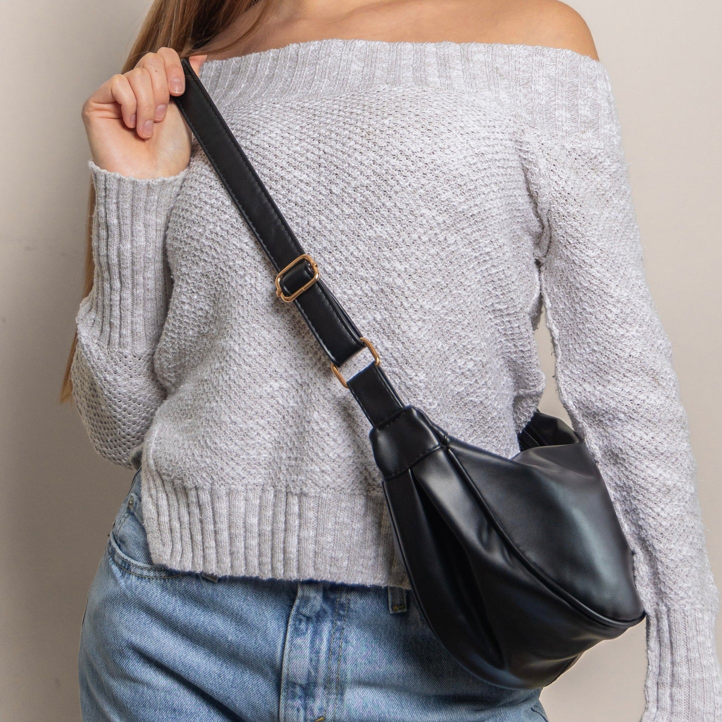 Hannah Banana Bag — Curved Elegance, Everyday Utility