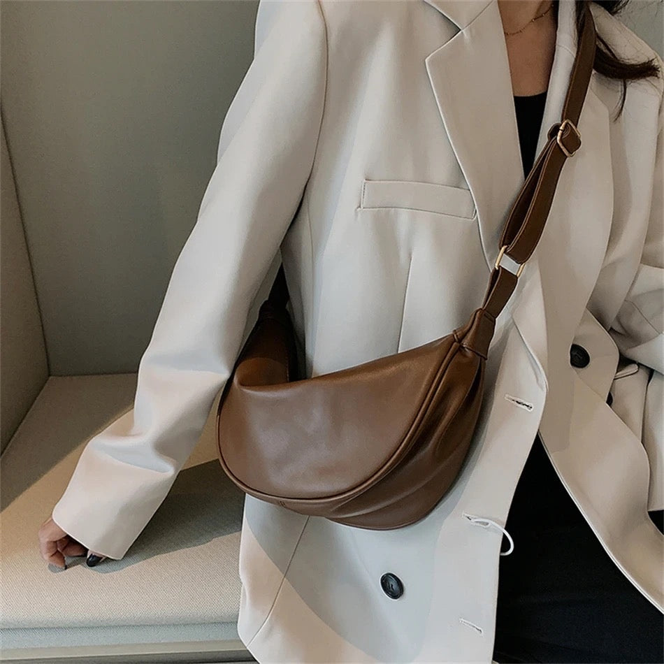 Hannah Banana Bag — Curved Elegance, Everyday Utility