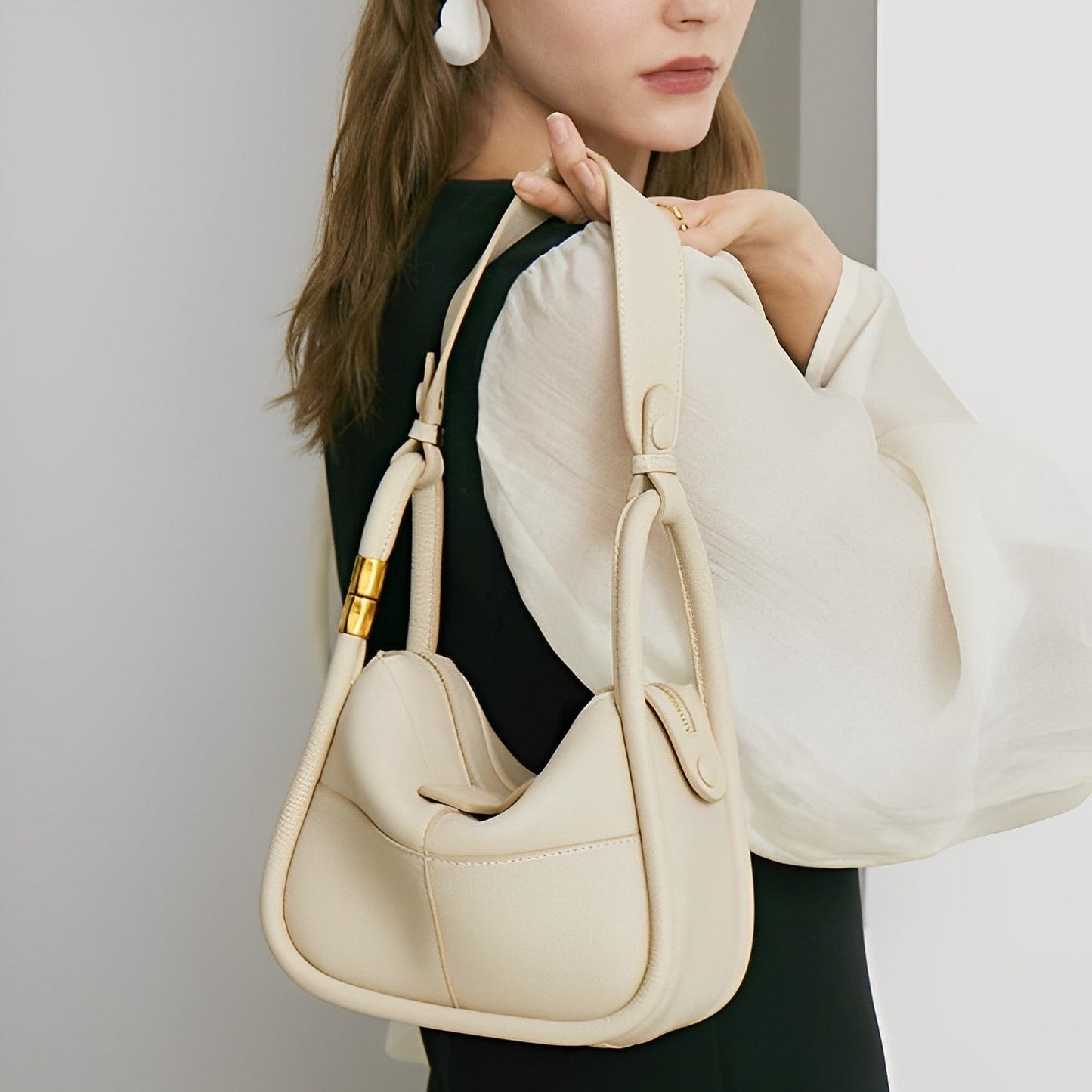 Chic Jasmine Shoulder Bag for Carrying Everyday Essentials