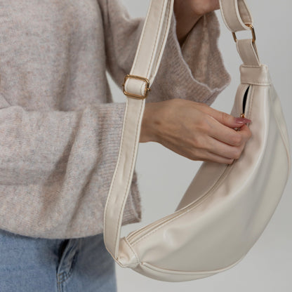 Hannah Banana Bag — Curved Elegance, Everyday Utility