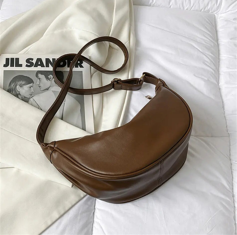 Hannah Banana Bag — Curved Elegance, Everyday Utility