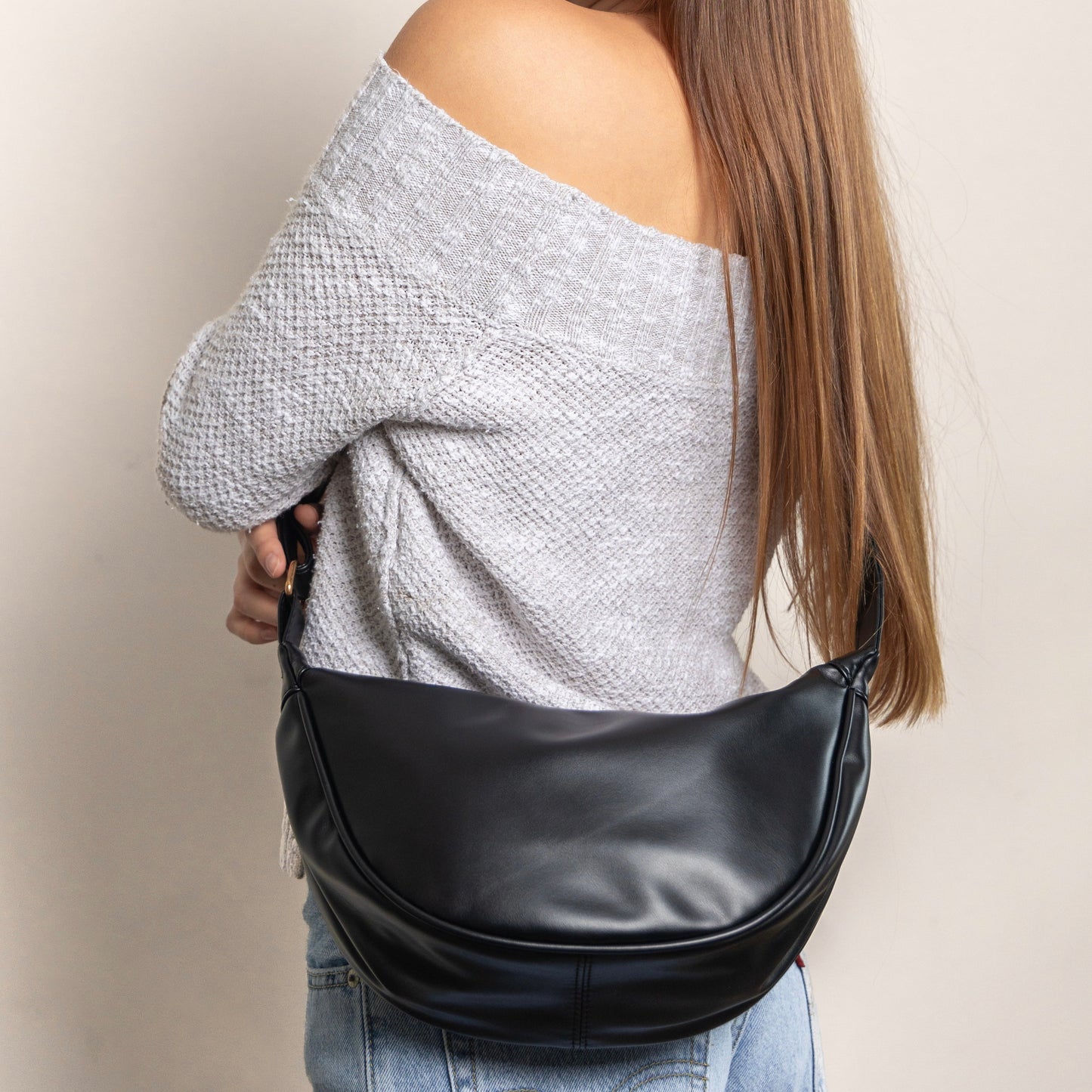 Hannah Banana Bag — Curved Elegance, Everyday Utility