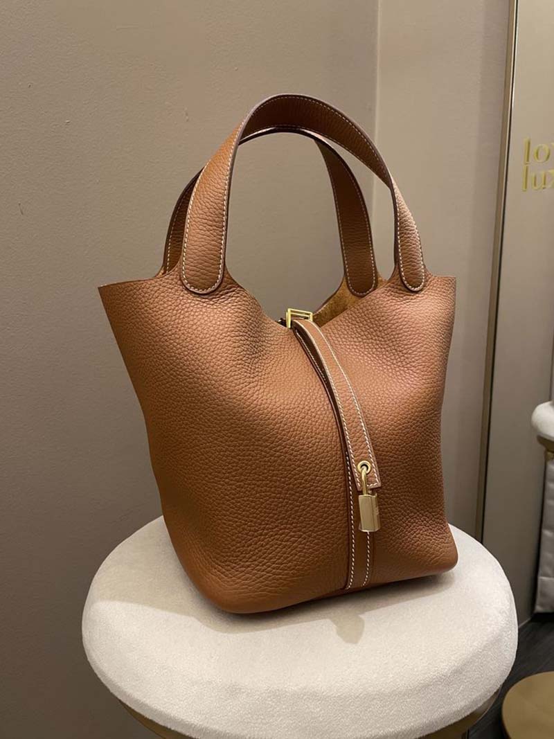 Jennifer Bucket Handbag: Elegant Vegan Leather for Women