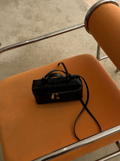 Amethyst Elegant Women's Handbag: A Versatile Fashion Essential