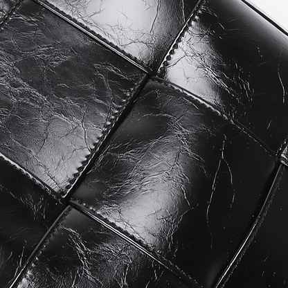 Chic Luna shoulder bag: Your stylish everyday accessory