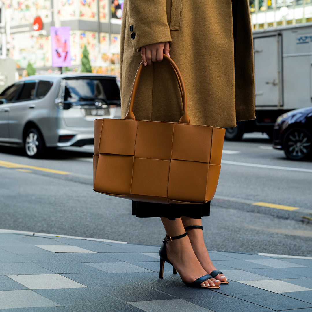 Elevate Your Style with the Stylish Sarah Tote Bag