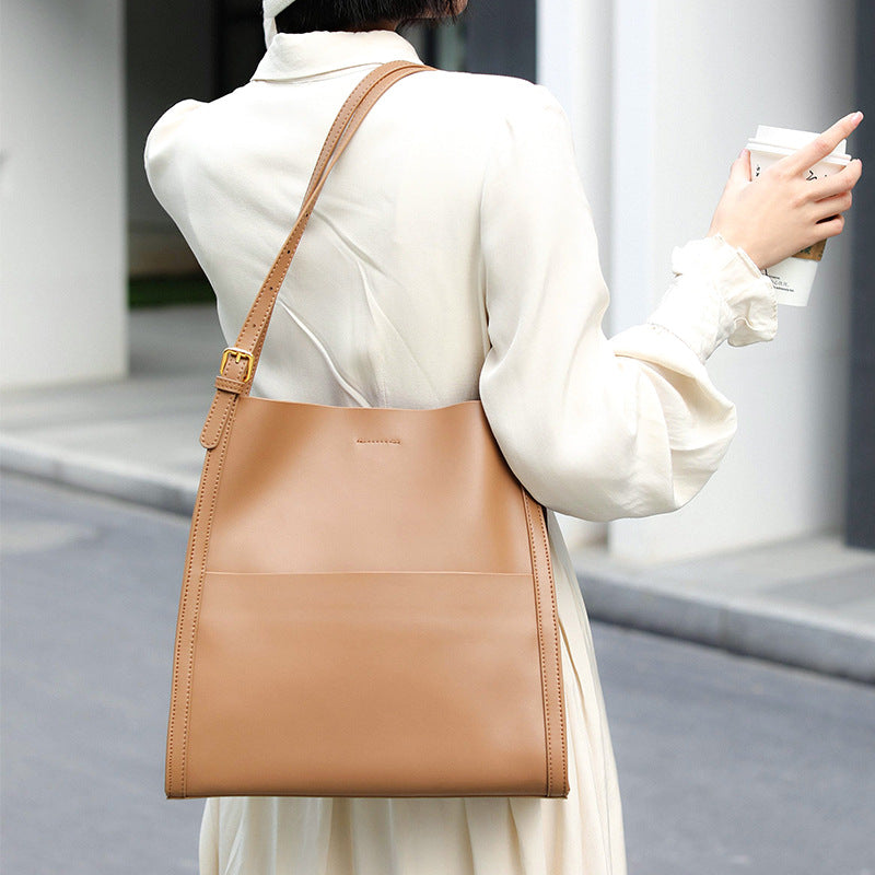 Chic Sindy Leather Tote Bag for Organized Essentials