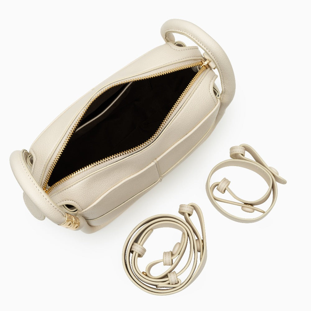 Chic Jasmine Shoulder Bag for Carrying Everyday Essentials