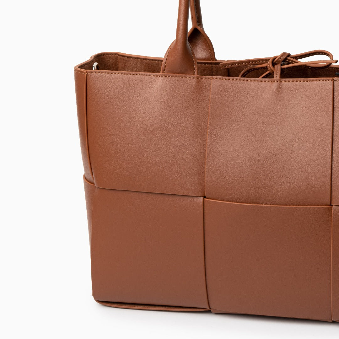 Elevate Your Style with the Stylish Sarah Tote Bag