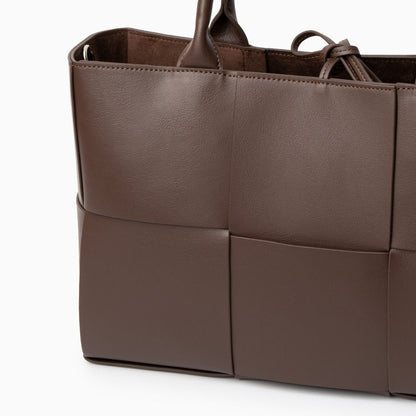 Elevate Your Style with the Stylish Sarah Tote Bag