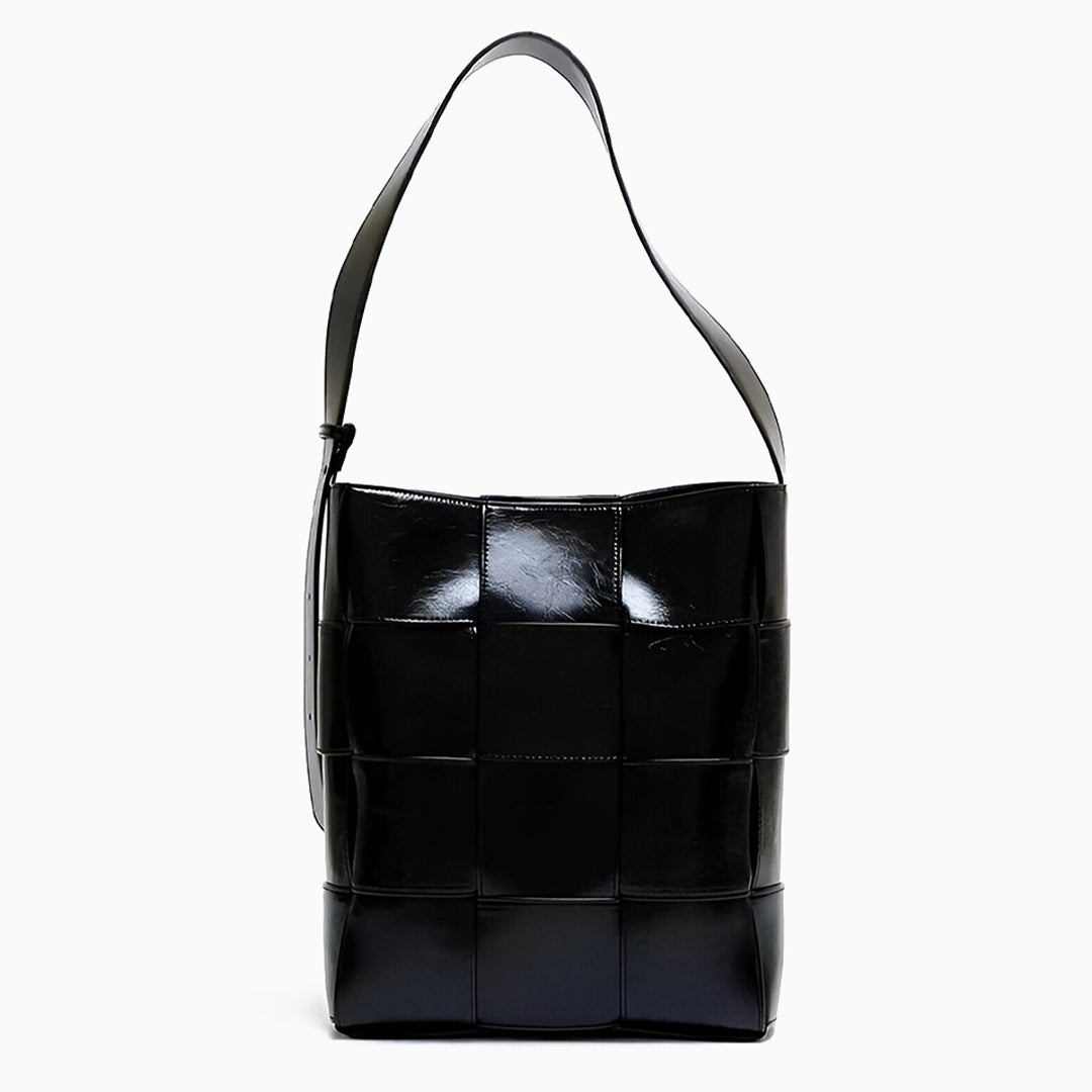 Chic Luna shoulder bag: Your stylish everyday accessory