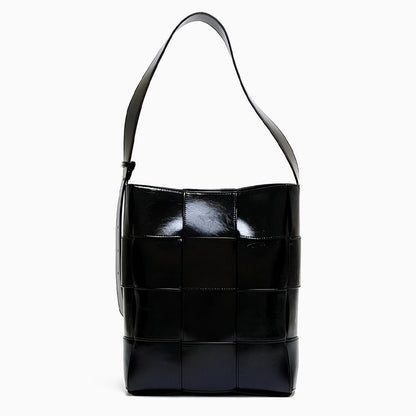Chic Luna shoulder bag: Your stylish everyday accessory