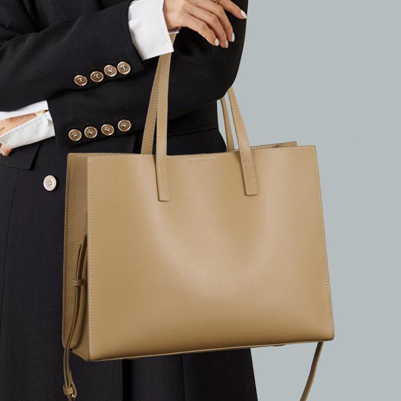 Gina Hand Bag: Stylish Messenger Bag for On-the-Go Lifestyle