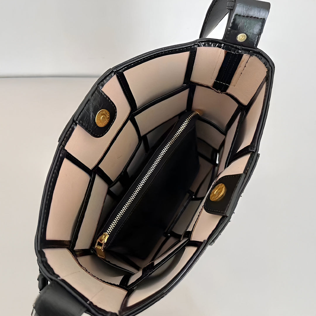 Chic Luna shoulder bag: Your stylish everyday accessory