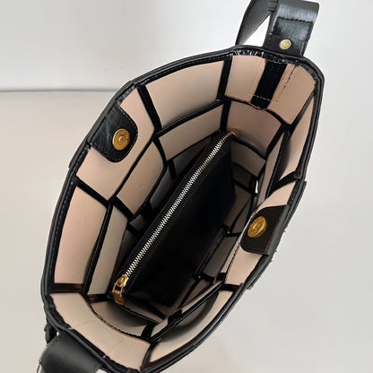 Chic Luna shoulder bag: Your stylish everyday accessory